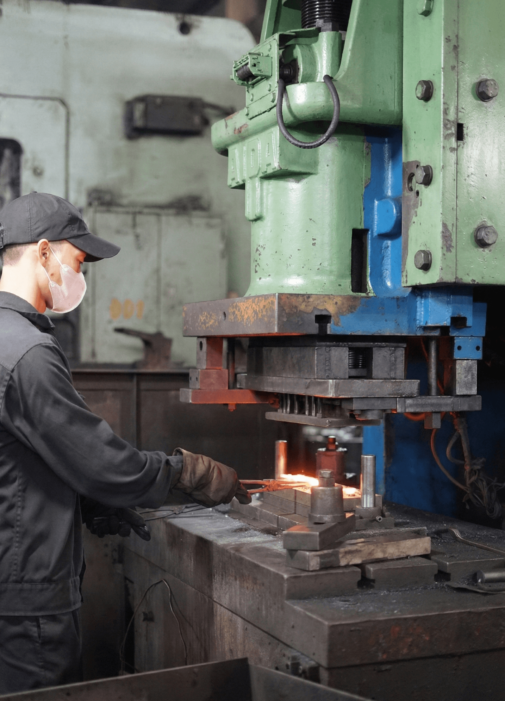 Máy dập cắt vành biên